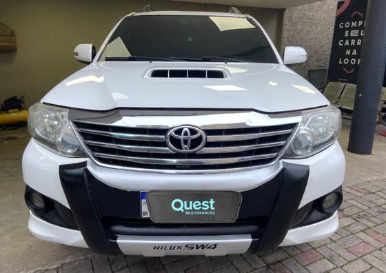 TOYOTA HILUX SW4 3.0 SRV 4X4 7 LUGARES 16V TURBO INTERCOOLER DIESEL 4P AUTOMÁTICO TOYOTA HILUX SW4 3.0 SRV 4X4 7 LUGARES 16V TURBO INTERCOOLER DIESEL 4P AUTOMÁTICO